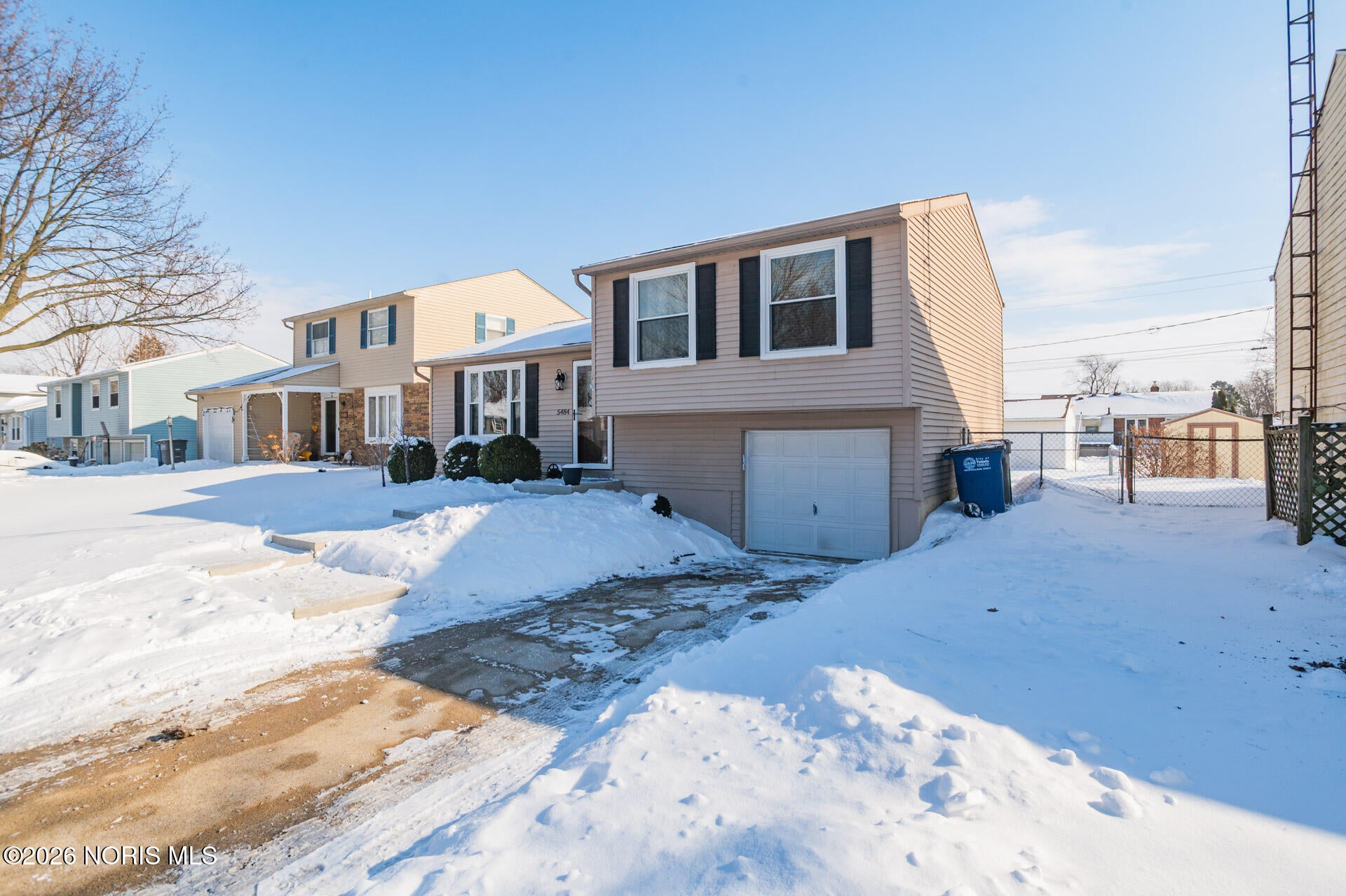 5484 Brook Point Road Toledo, OH 43611 - Photo 2 of 28 DSC_9831