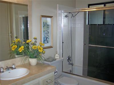 46300 Vista Del Rio Drive Oakhurst, CA 93644 - Photo 12 of 19 Front bathroom
