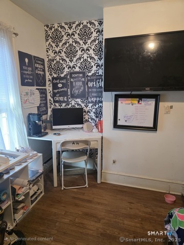 37 Capen Street Hartford, CT 06120 - Photo 2 of 11