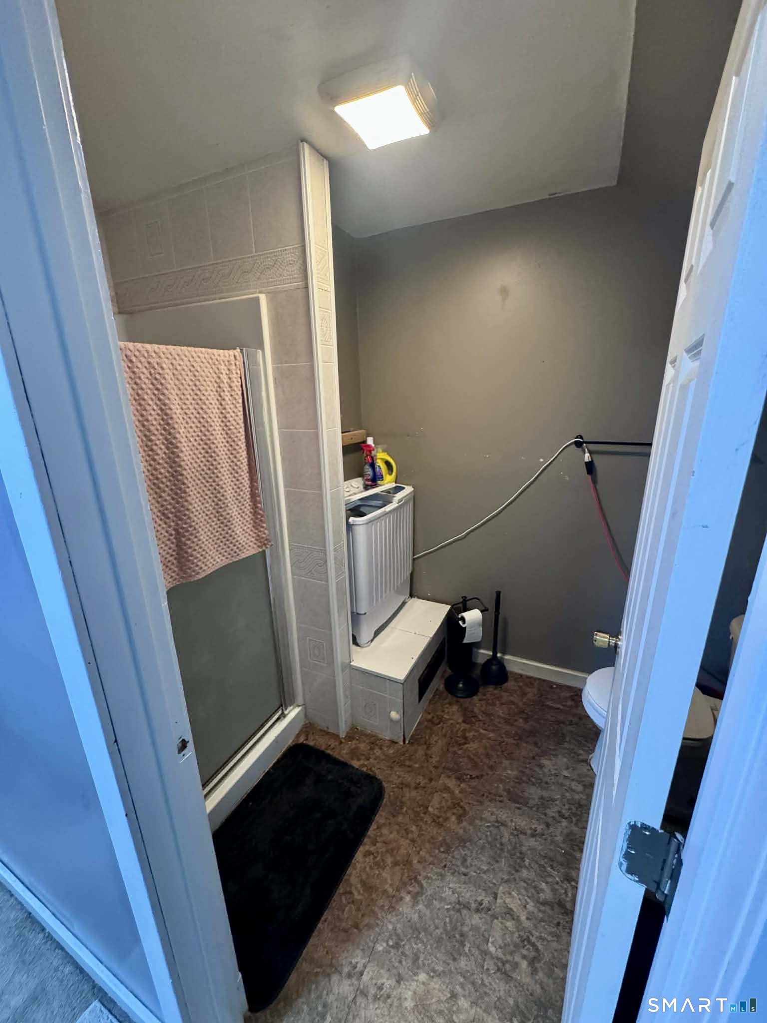 37 Capen Street Hartford, CT 06120 - Photo 9 of 11 Attic Bathroom