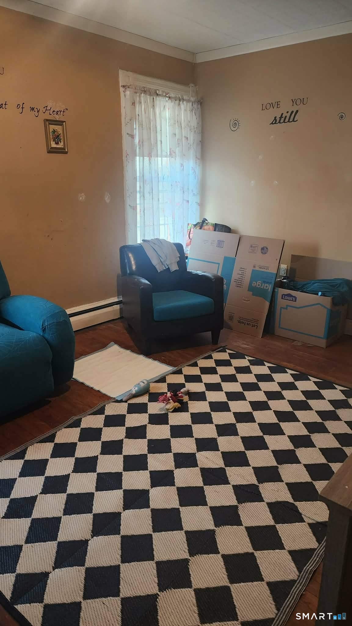 37 Capen Street Hartford, CT 06120 - Photo 10 of 11 Second Floor Living room