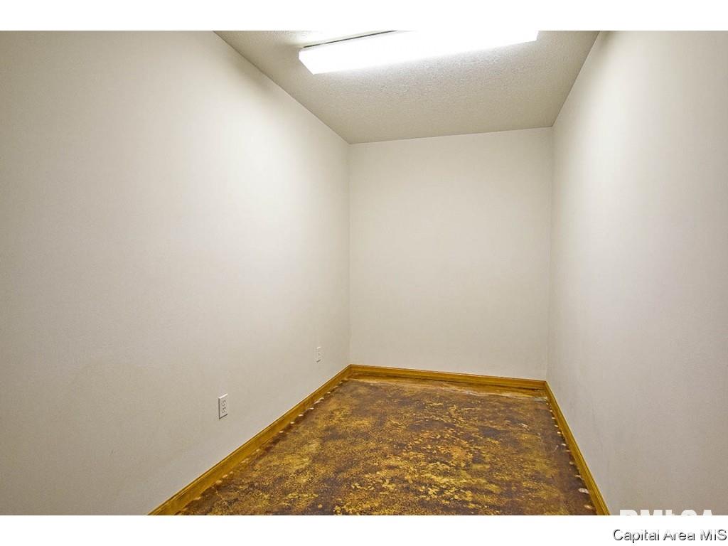 4471 Foxbury Lane Springfield, IL 62711 - Photo 28 of 36 Gallery Image 28