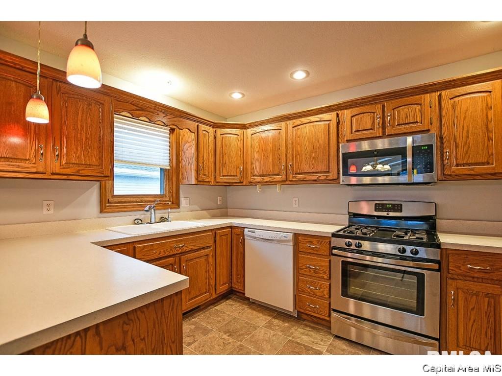 4471 Foxbury Lane Springfield, IL 62711 - Photo 3 of 36 Gallery Image 3