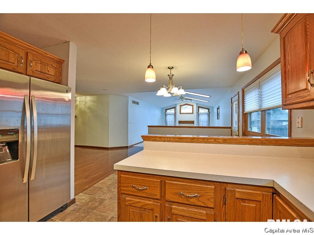 4471 Foxbury Lane Springfield, IL 62711 - Photo 5 of 36 Gallery Image 5