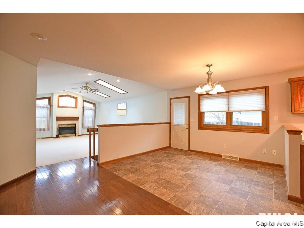 4471 Foxbury Lane Springfield, IL 62711 - Photo 8 of 36 Gallery Image 8