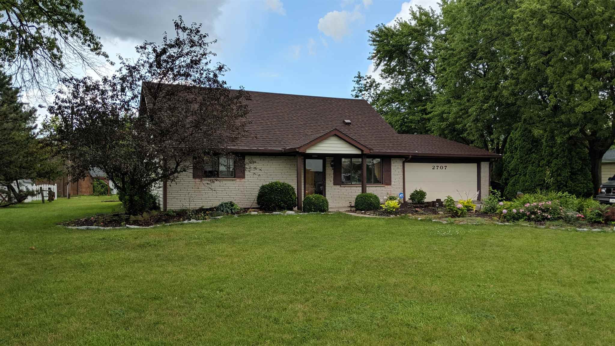 2707 East Tillman Road Fort Wayne, IN 46816 - Photo 2 of 12