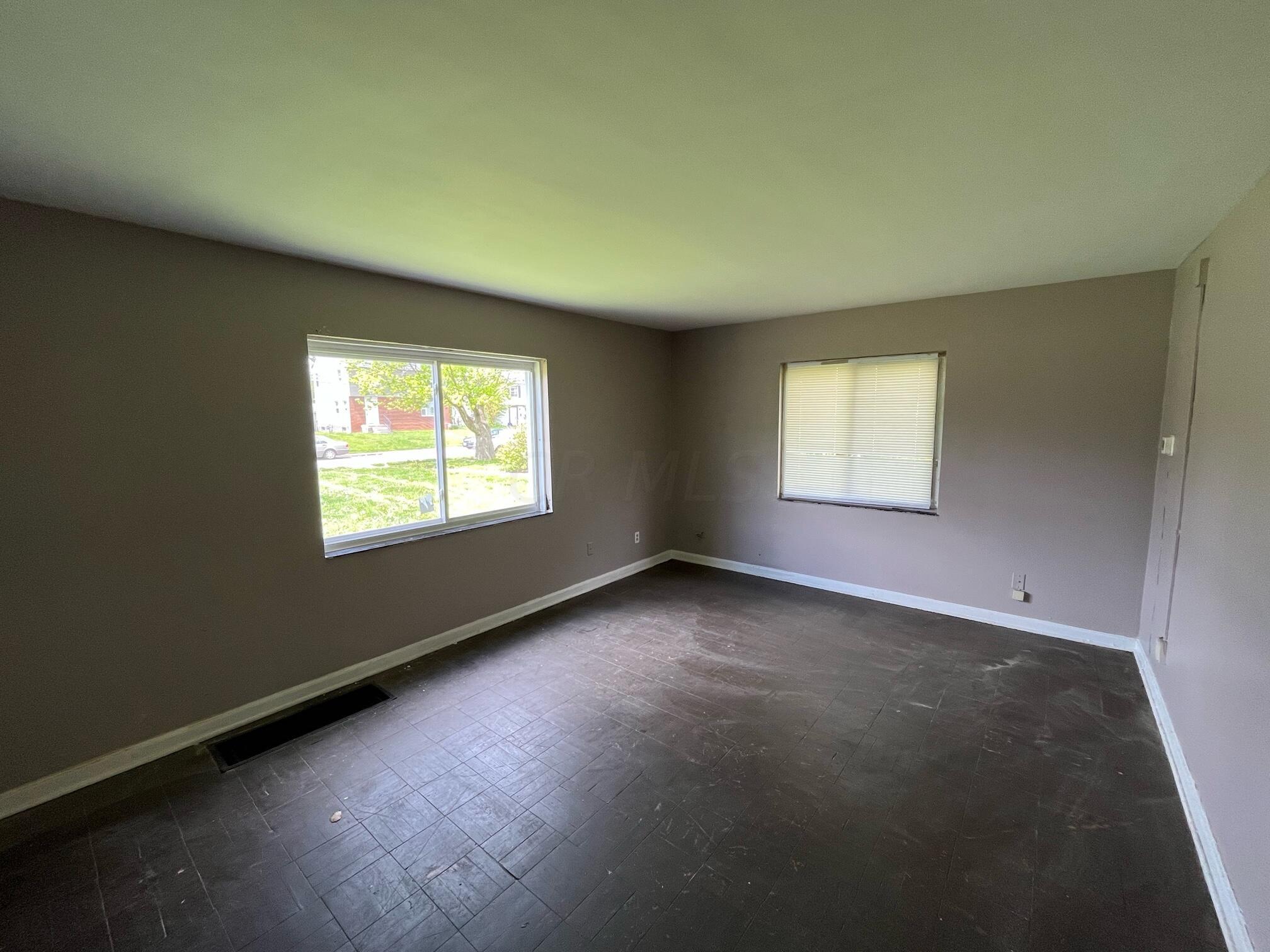 102 North Hampton Road, Unit B Columbus, OH 43213 - Photo 3 of 5 image2