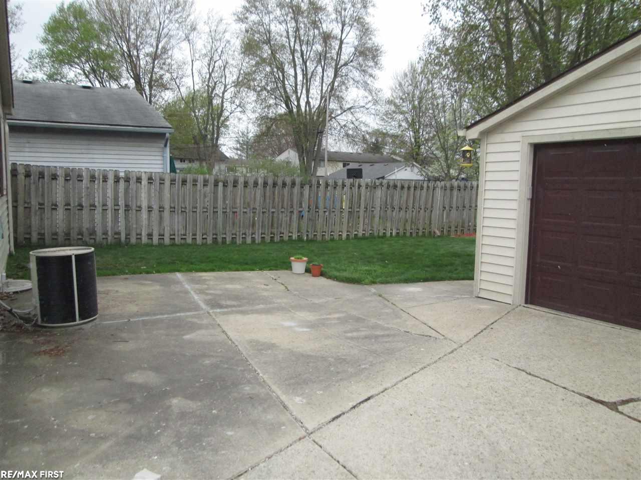 25845 South River Road Harrison Township, MI 48045 - Photo 3 of 16 31379424-2.JPG