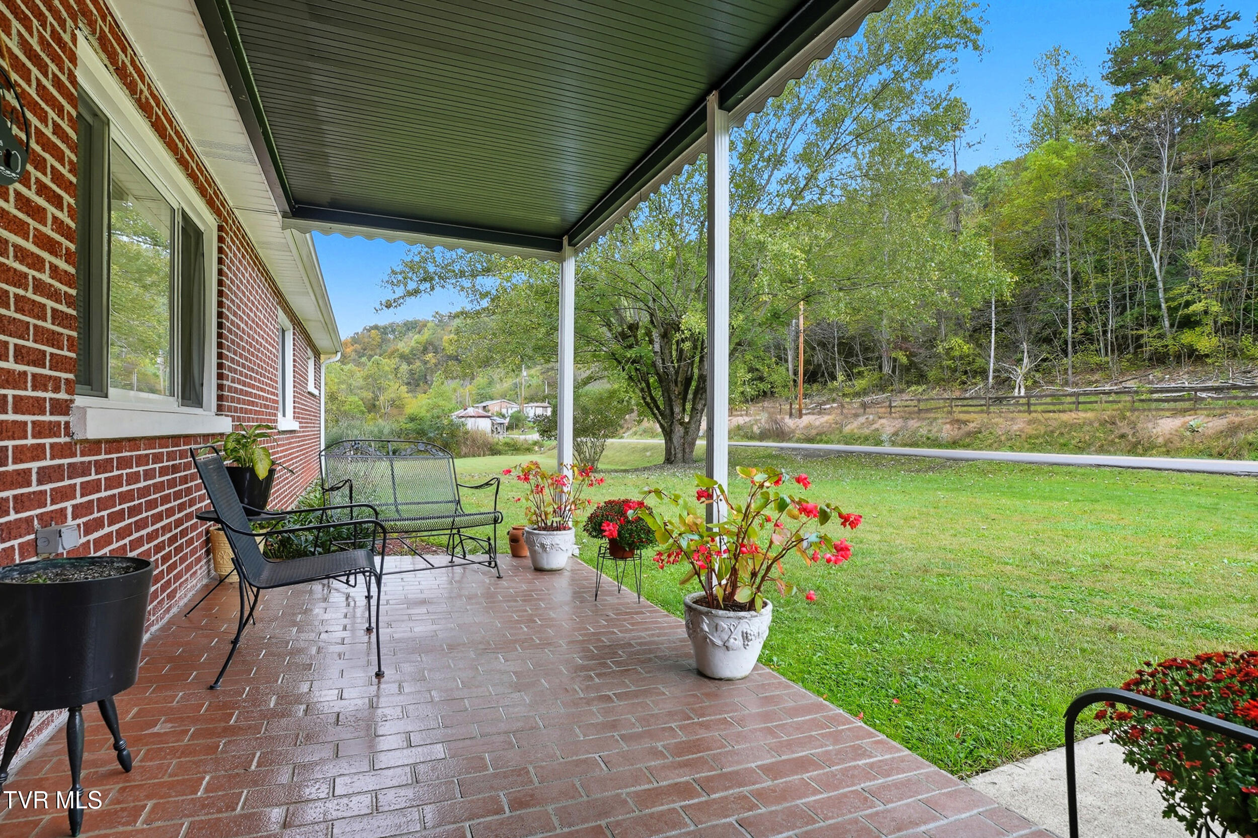 4299 Fairview Road Duffield, VA 24244 - Photo 2 of 45 36_dsc07023
