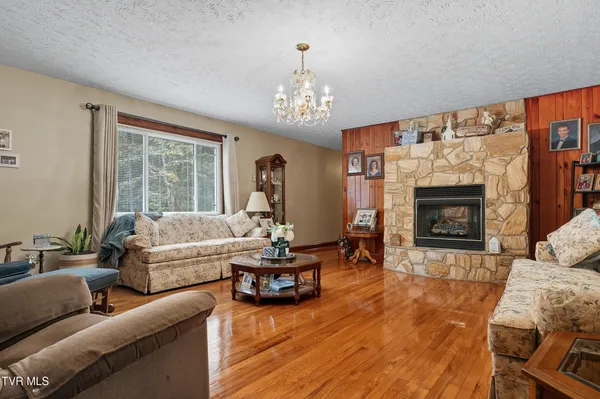 $463,000 | 4299 Fairview Road, Duffield, VA 24244