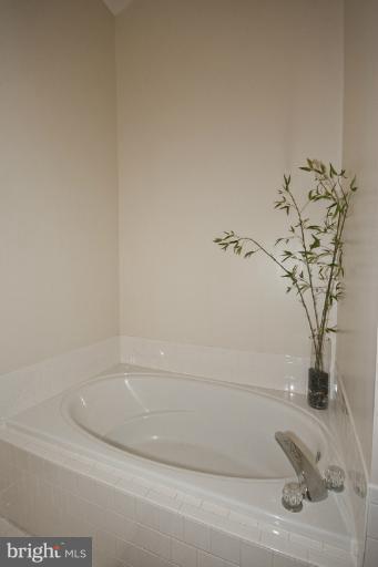 21 Stridesham Court Baltimore, MD 21209 - Photo 2 of 30 Bath (Master)