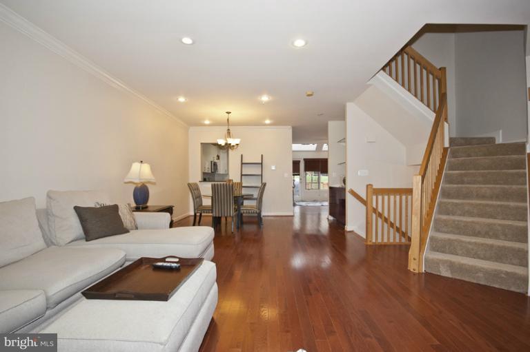 21 Stridesham Court Baltimore, MD 21209 - Photo 11 of 30 Living Room