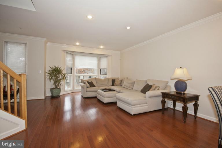 21 Stridesham Court Baltimore, MD 21209 - Photo 12 of 30 Living Room