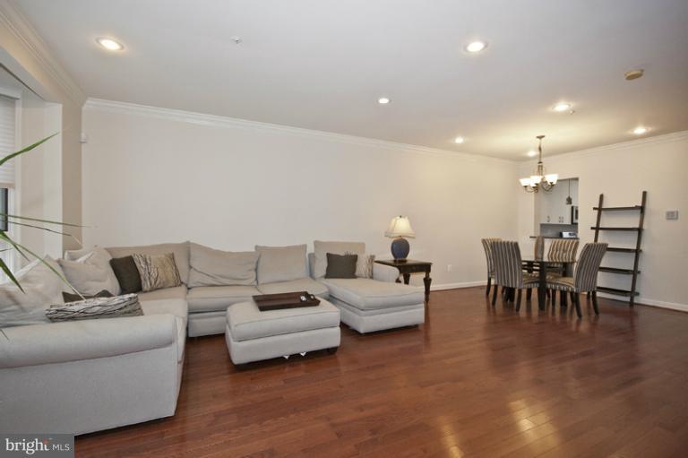 21 Stridesham Court Baltimore, MD 21209 - Photo 18 of 30 Living Room