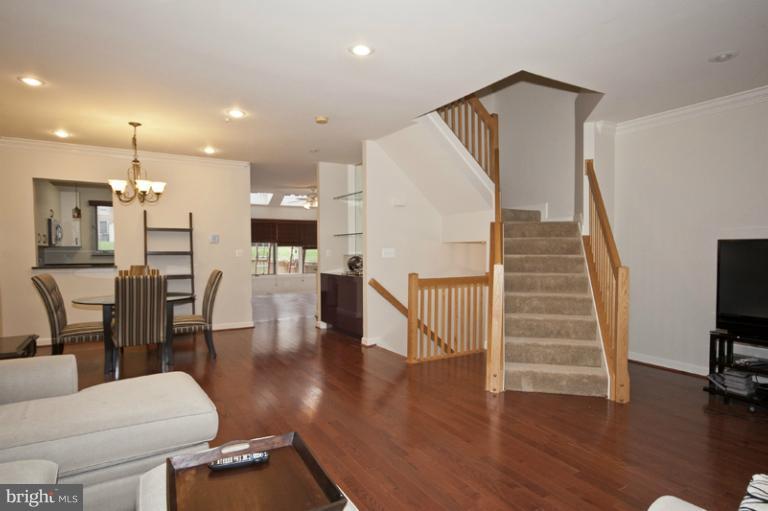 21 Stridesham Court Baltimore, MD 21209 - Photo 21 of 30 Living Room