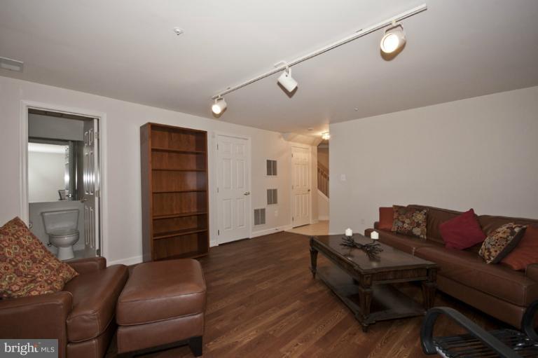 21 Stridesham Court Baltimore, MD 21209 - Photo 28 of 30 Family Room