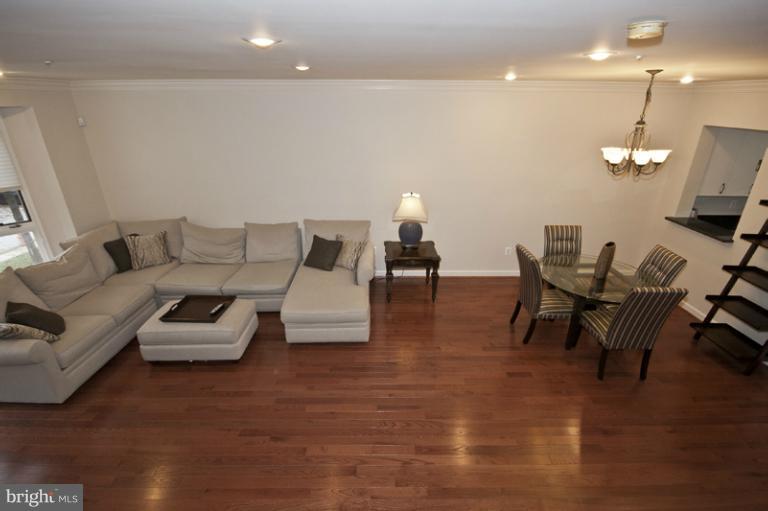 21 Stridesham Court Baltimore, MD 21209 - Photo 5 of 30 Living Room