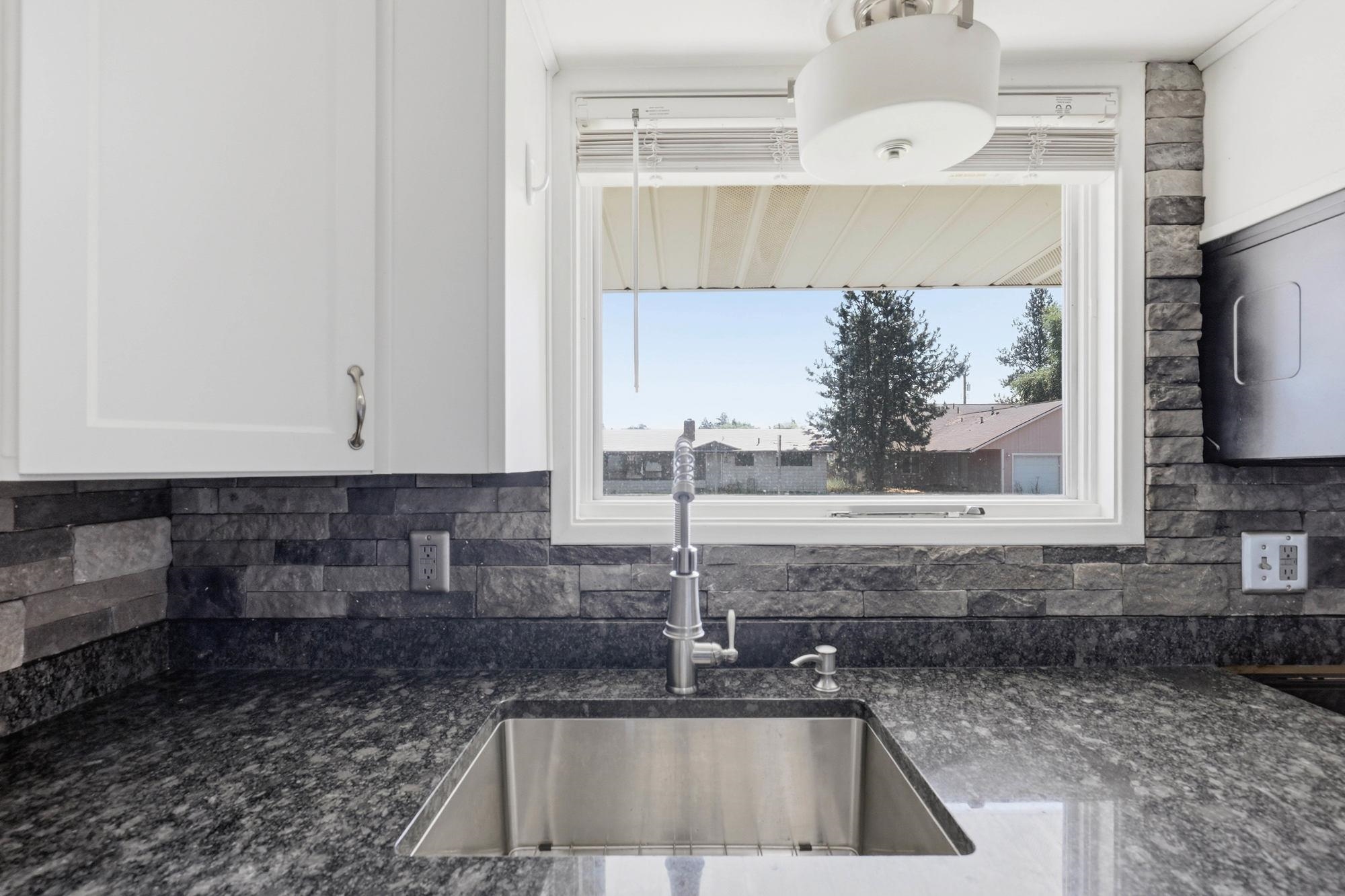 5917 North Addison Street Spokane, WA 99208 - Photo 8 of 34