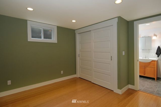 $680,000 | 2600 West Howe Street, Seattle, WA 98199