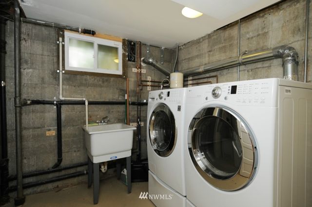 $680,000 | 2600 West Howe Street, Seattle, WA 98199