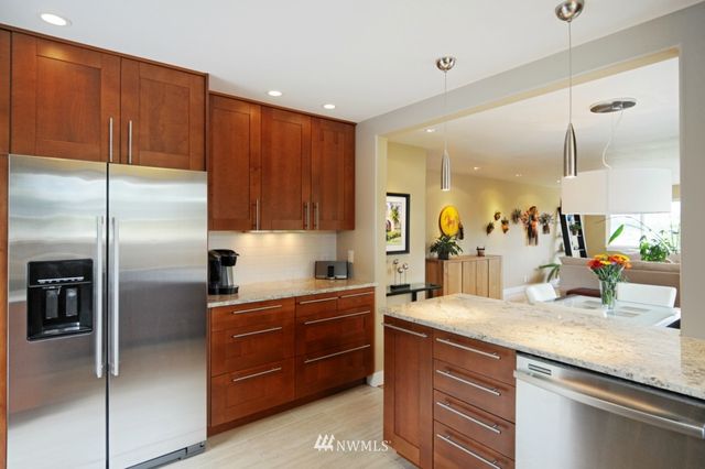 $680,000 | 2600 West Howe Street, Seattle, WA 98199