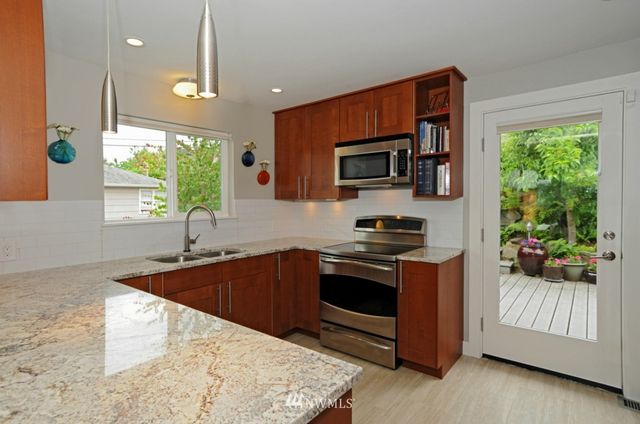 $680,000 | 2600 West Howe Street, Seattle, WA 98199