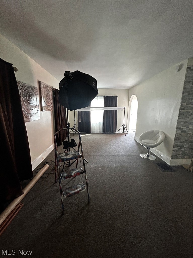 18307 Cornwall Road Cleveland, OH 44119 - Photo 4 of 19 Gallery Image 4