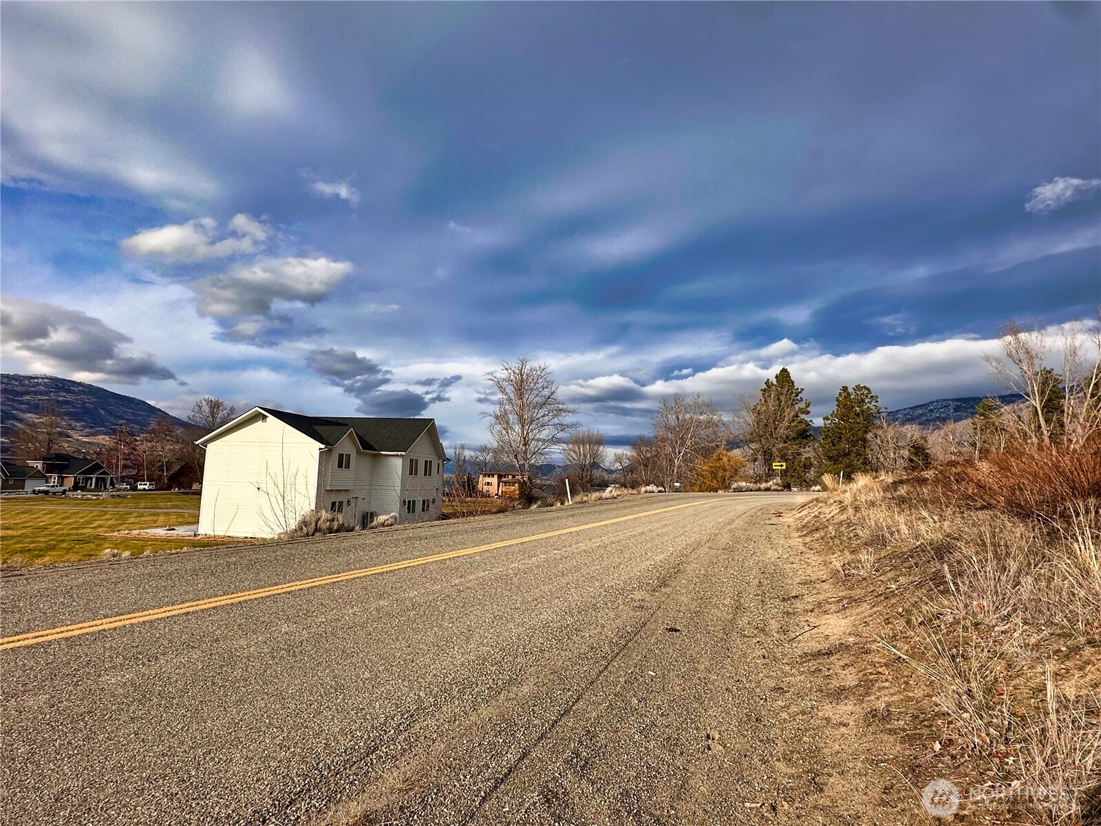 409 Eastlake Road Oroville, WA 98844 - Photo 5 of 10