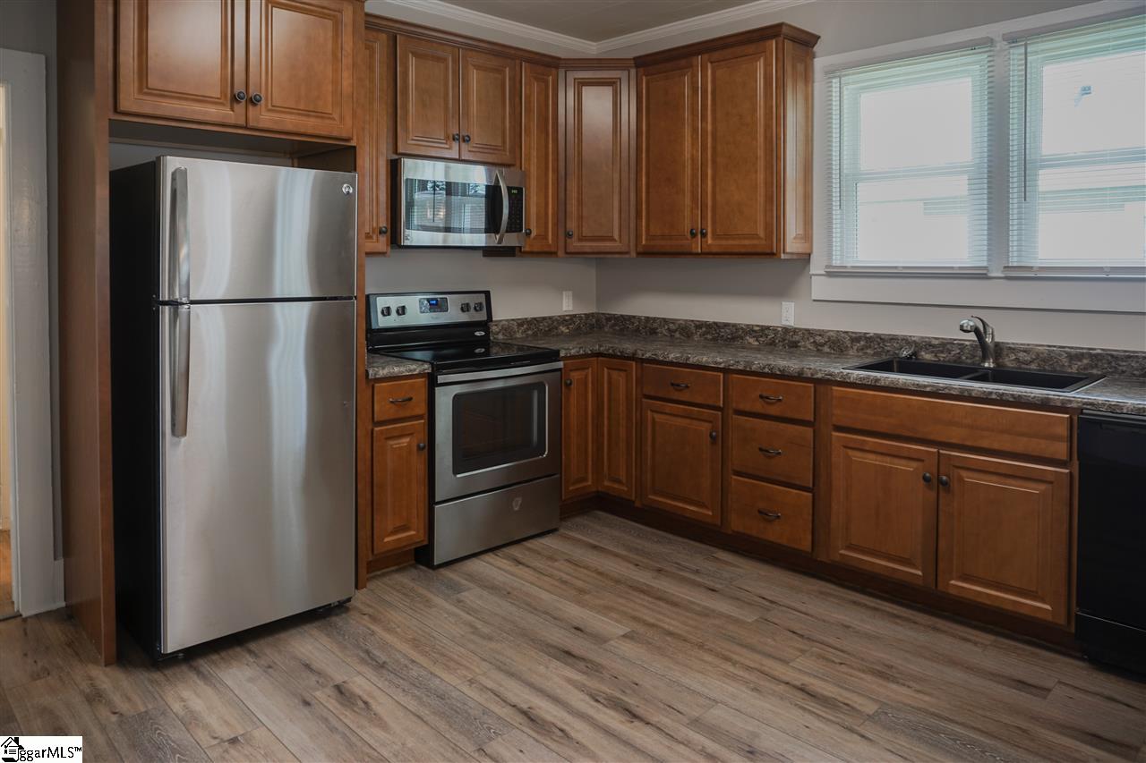 100 Florence Street Clinton, SC 29325 - Photo 8 of 19 Gallery Image 8