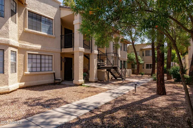 $200,000 | 925 South Longmore, Unit 201, Mesa, AZ 85202