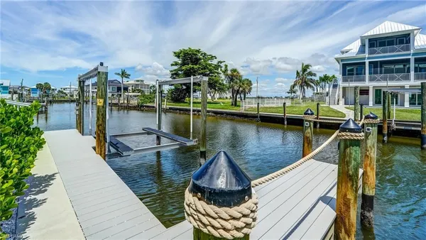 $3,925,000 | 661 Estero Boulevard, Fort Myers Beach, FL 33931