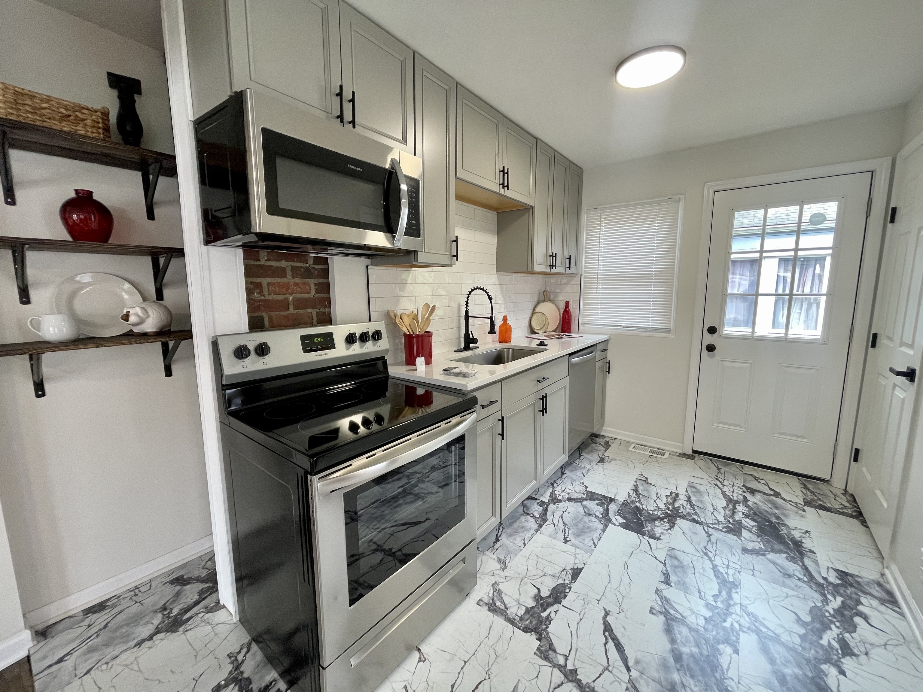 2013 East Legrande Avenue Indianapolis, IN 46203 - Photo 6 of 19