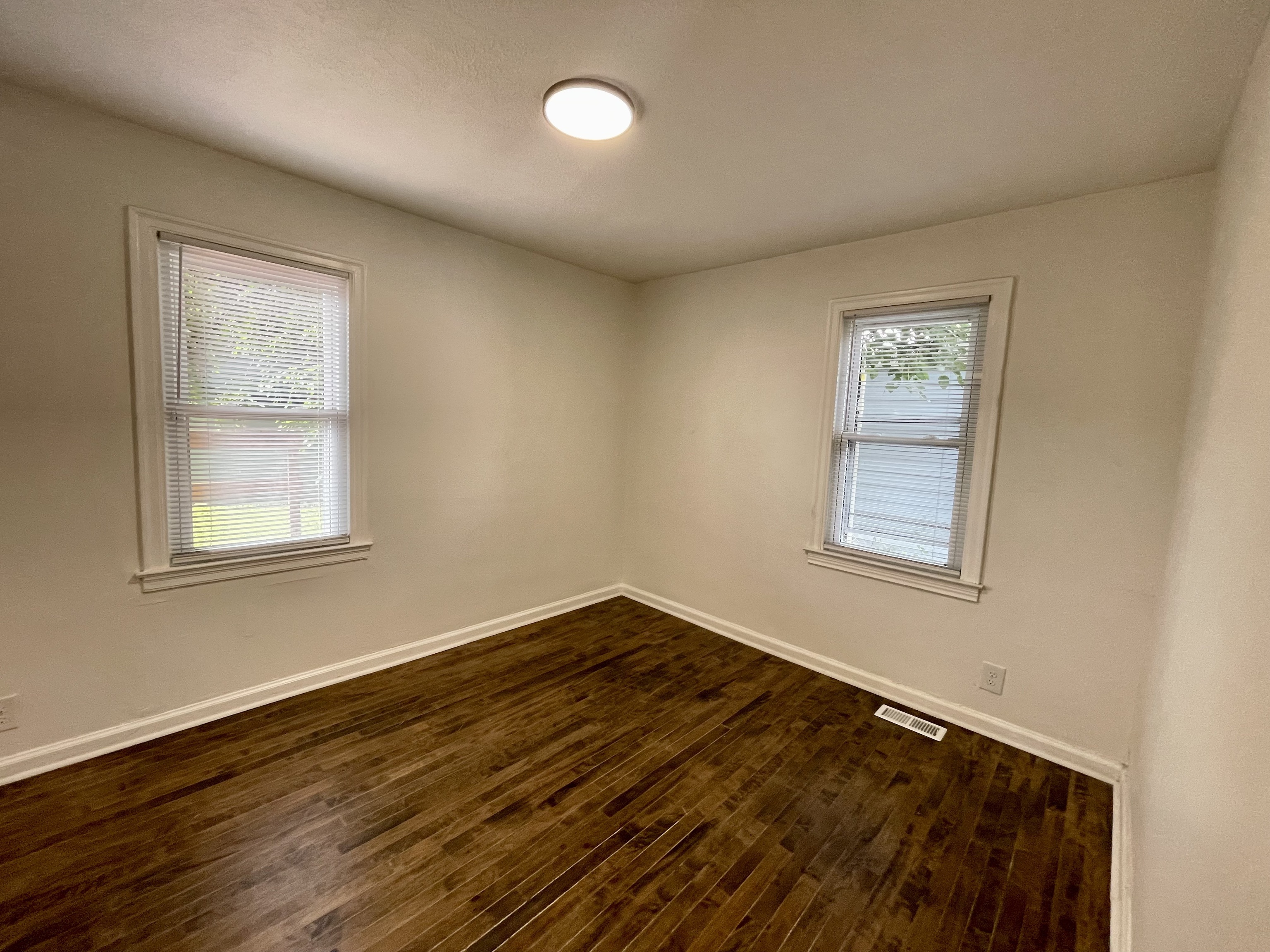 2013 East Legrande Avenue Indianapolis, IN 46203 - Photo 10 of 19