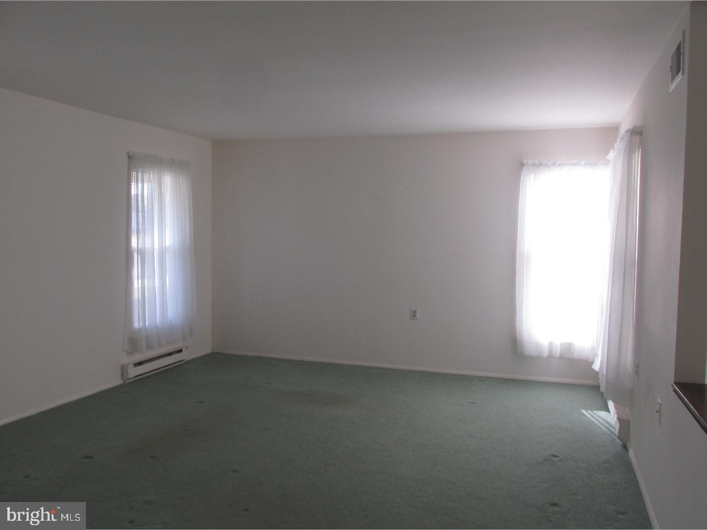 32 Windsor Road Vincentown, NJ 08088 - Photo 4 of 19 Living Room