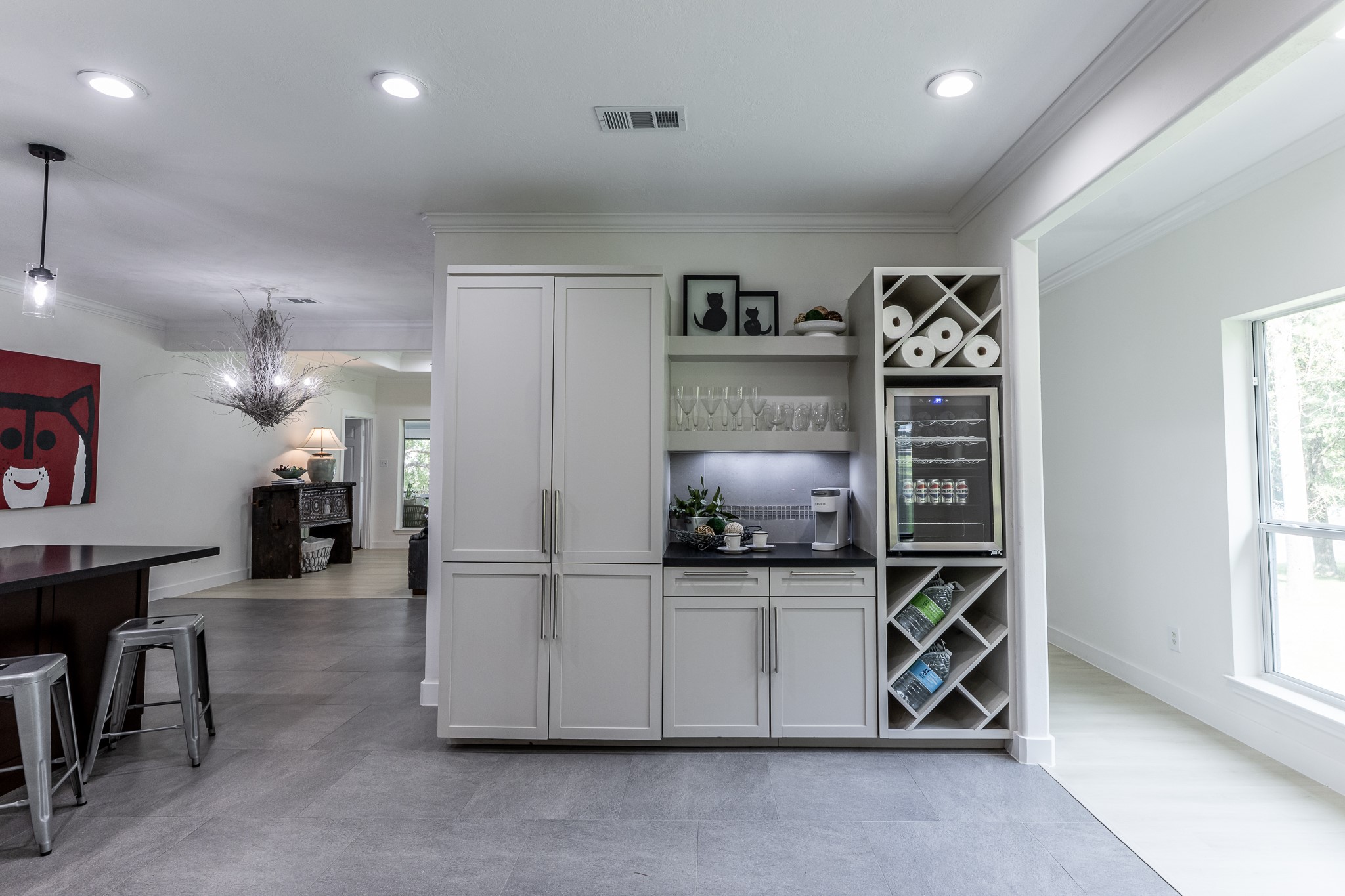 14 Lakeview Manor Huntsville, TX 77340 - Photo 11 of 48 a kitchen with stainless steel appliances kitchen island granite countertop a refrigerator and stove