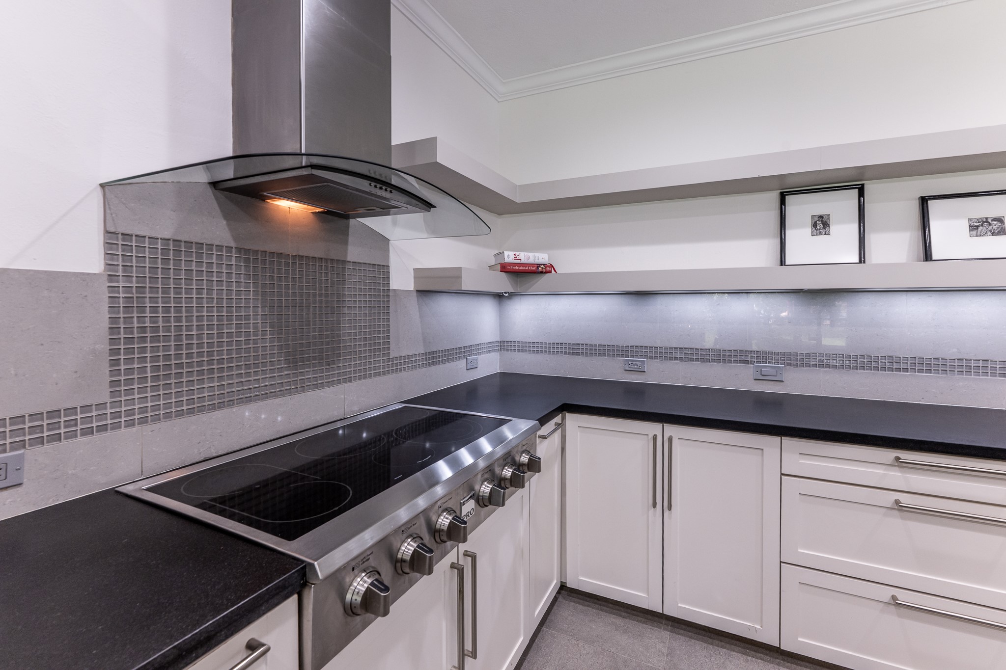 14 Lakeview Manor Huntsville, TX 77340 - Photo 13 of 48 a close view of kitchen appliances