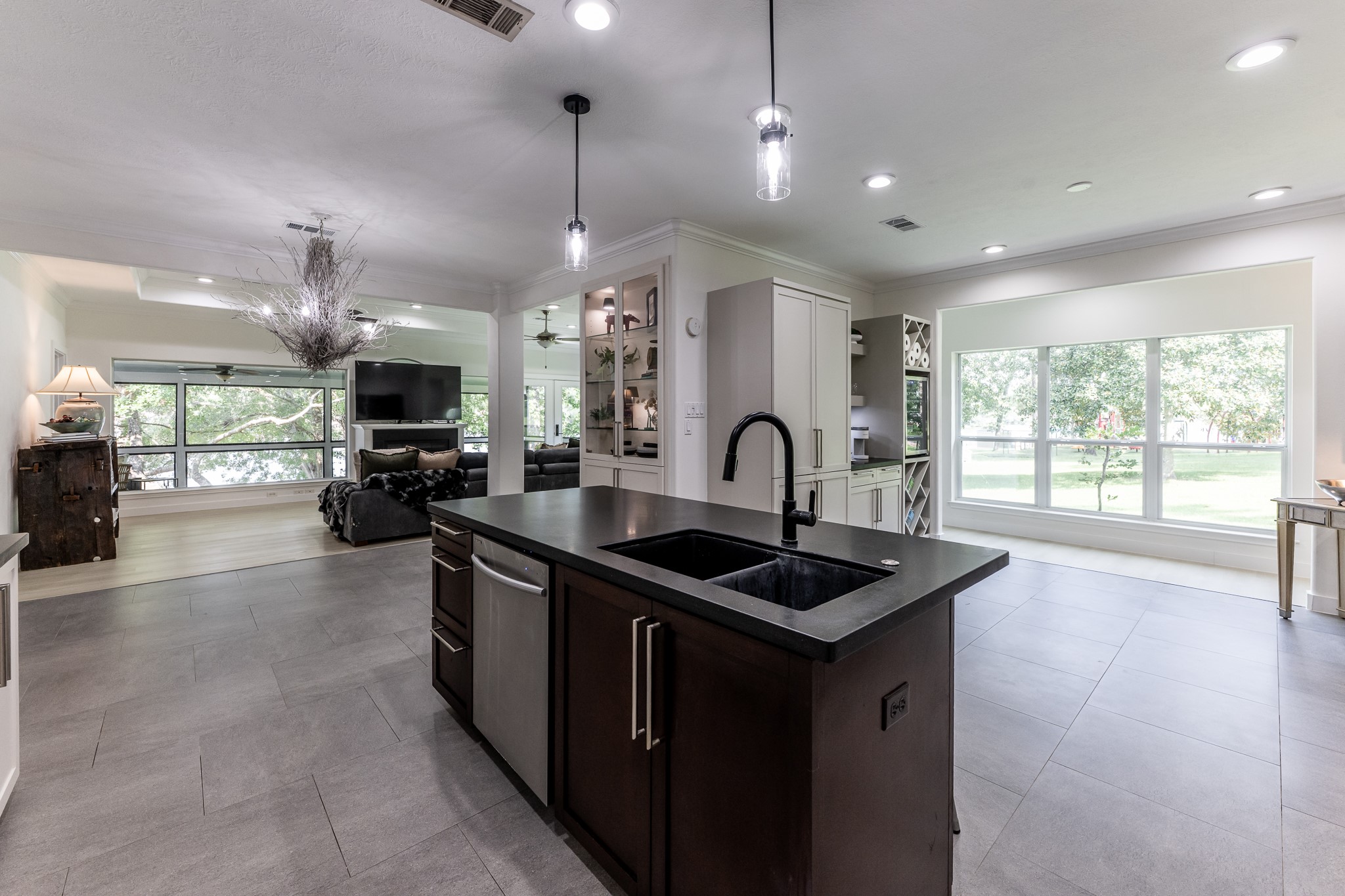 14 Lakeview Manor Huntsville, TX 77340 - Photo 15 of 48 a kitchen with kitchen island granite countertop a sink and a stove with wooden floor