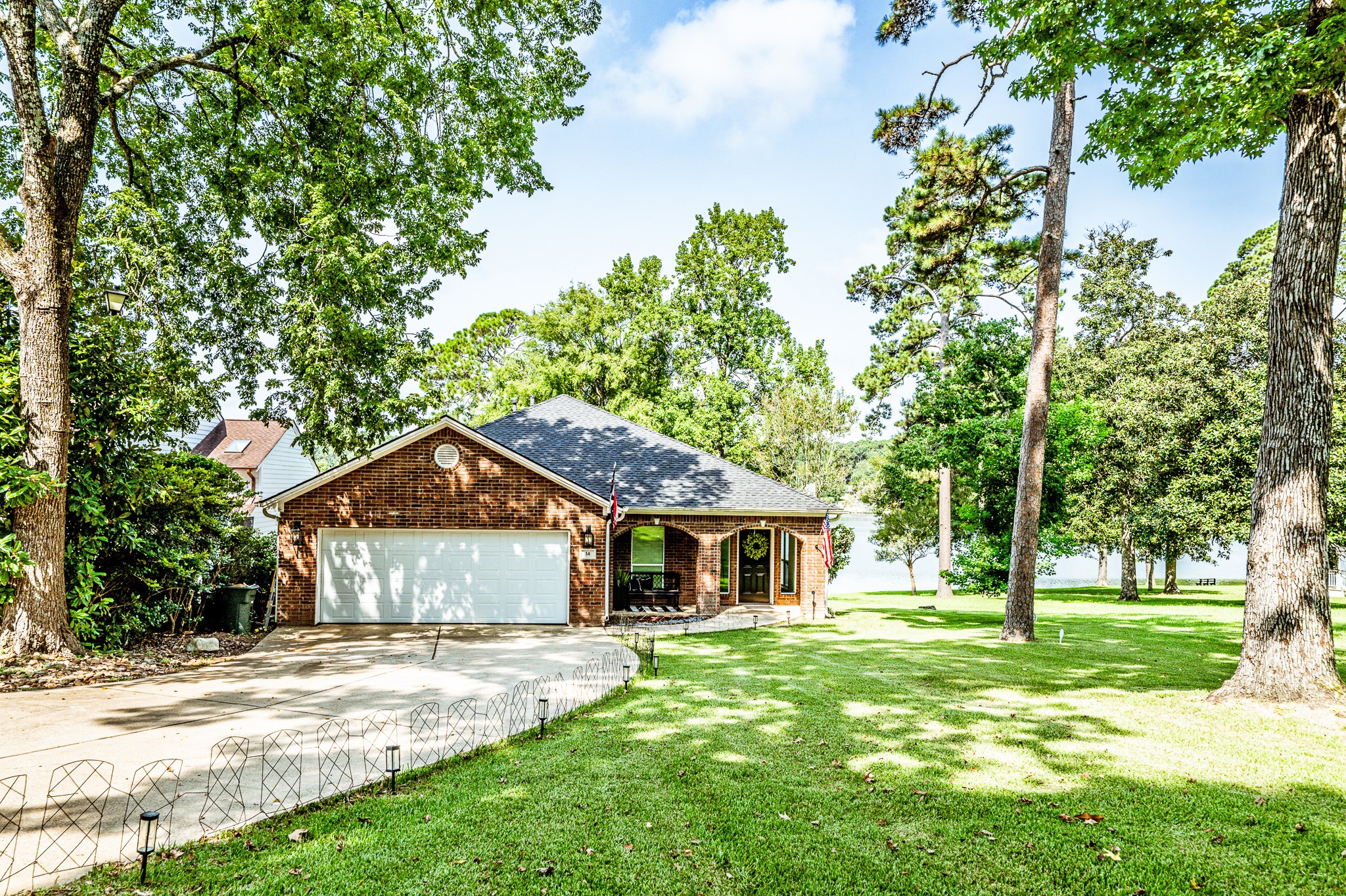 14 Lakeview Manor Huntsville, TX 77340 - Photo 2 of 48 a front view of a house with a garden