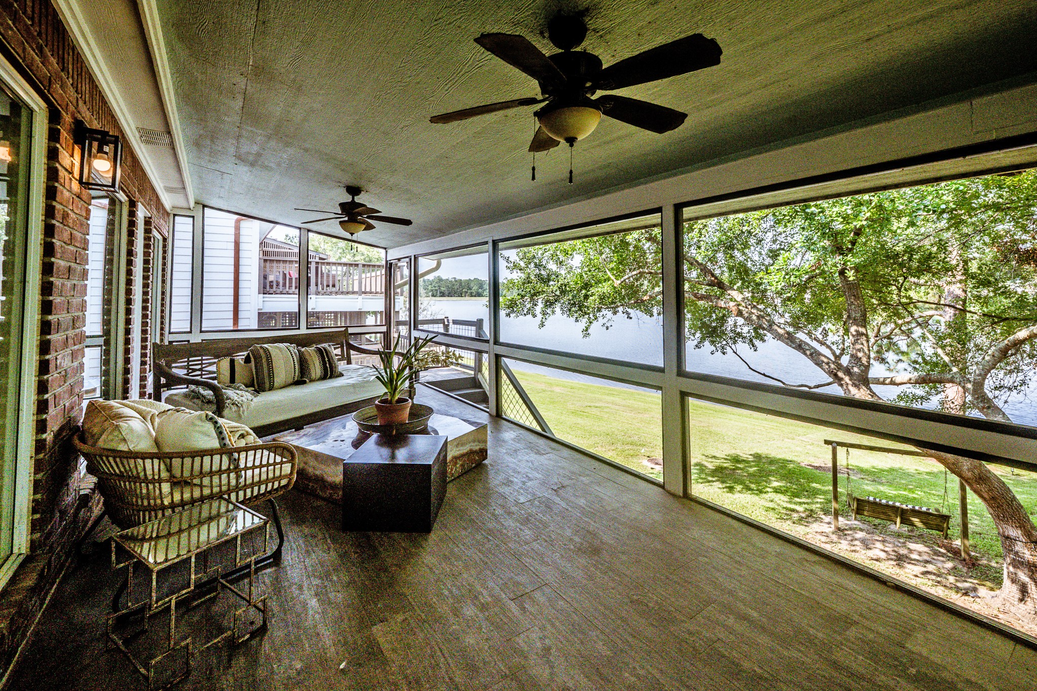 14 Lakeview Manor Huntsville, TX 77340 - Photo 21 of 48 a living room with furniture and a large window
