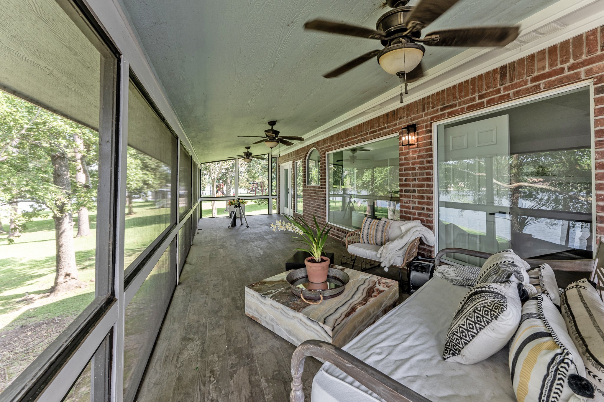 14 Lakeview Manor Huntsville, TX 77340 - Photo 22 of 48 a living room with furniture and a large window