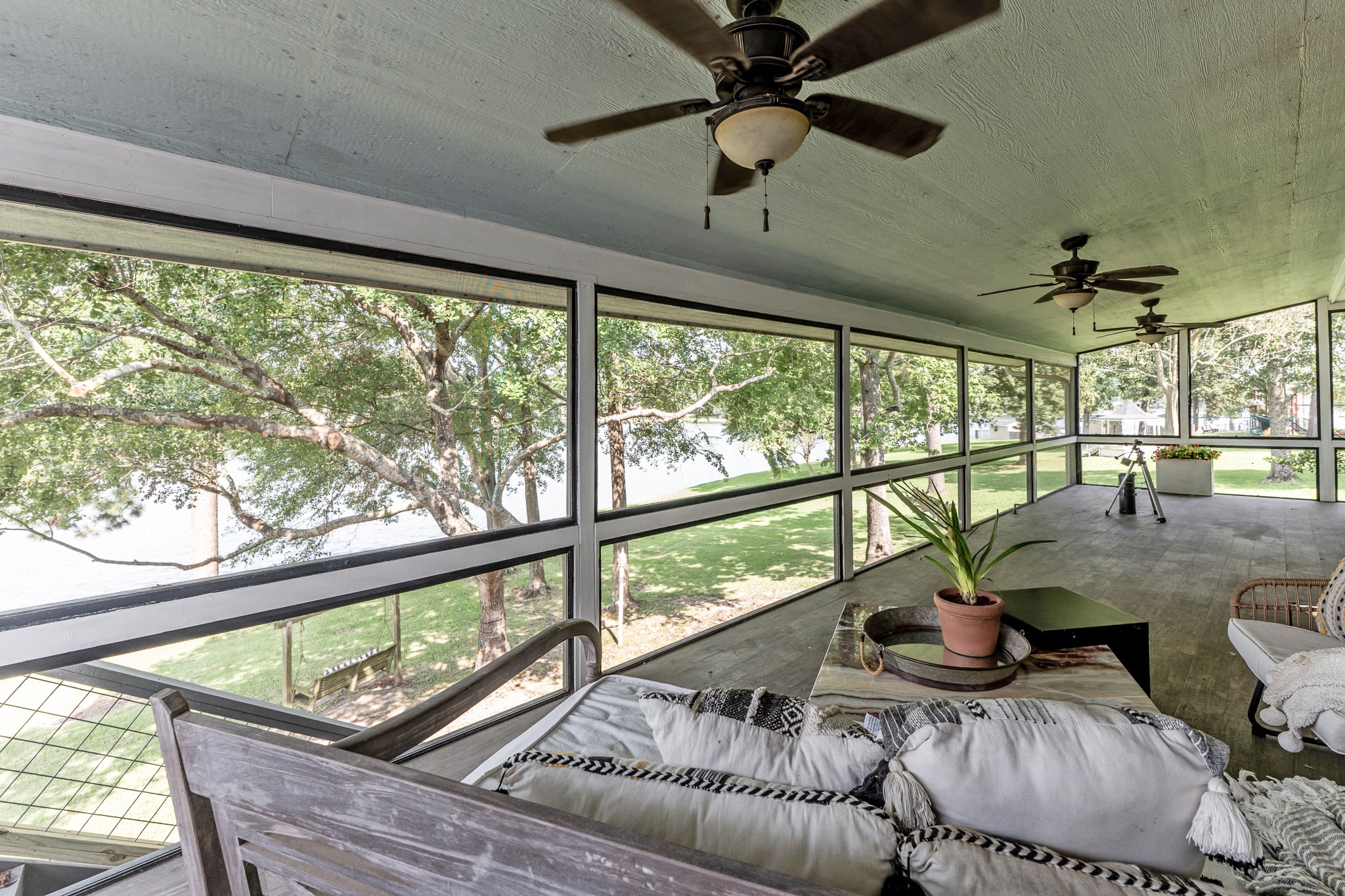 14 Lakeview Manor Huntsville, TX 77340 - Photo 23 of 48 a living room with furniture and a large window