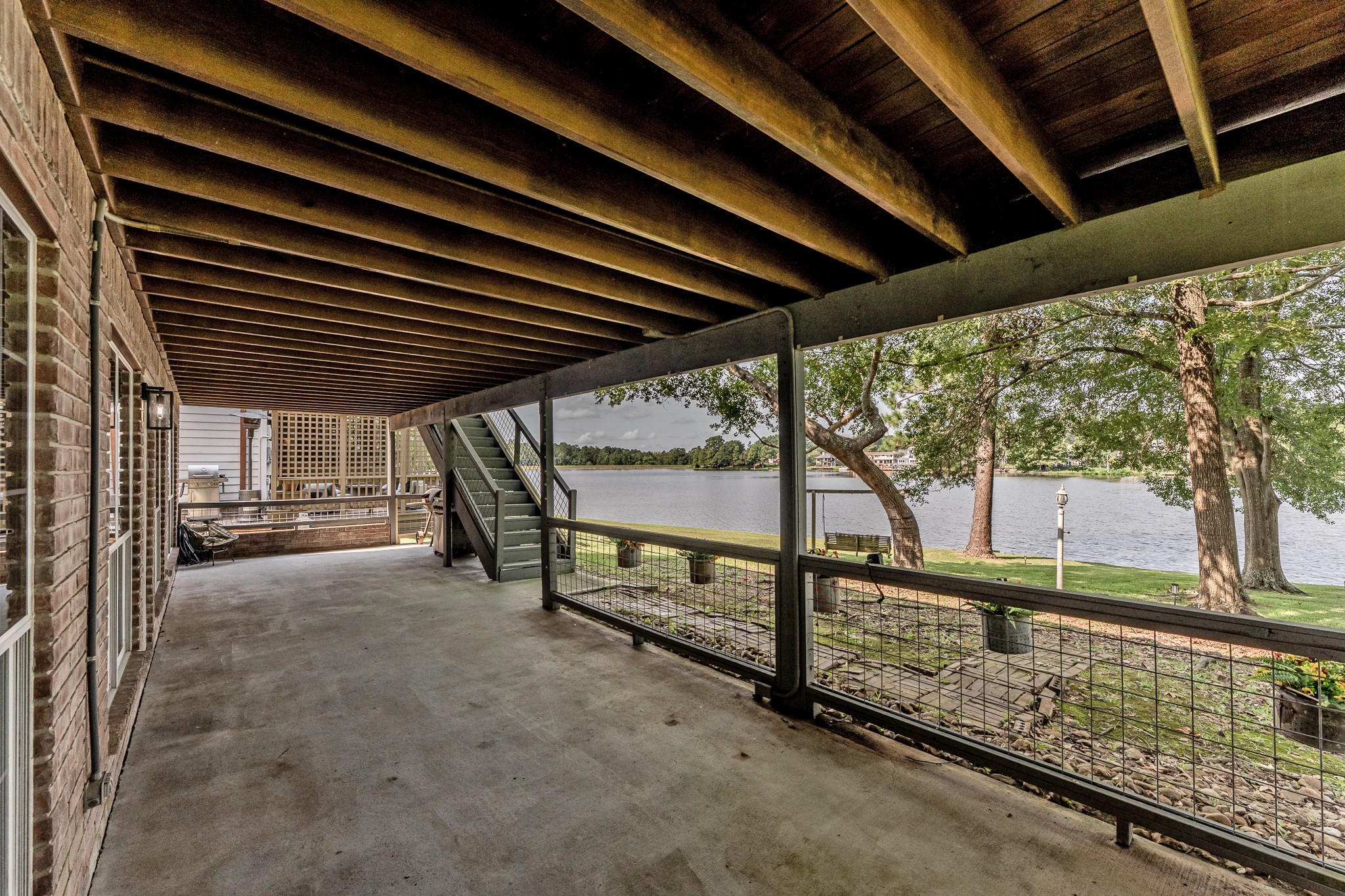 14 Lakeview Manor Huntsville, TX 77340 - Photo 40 of 48 a view of a porch