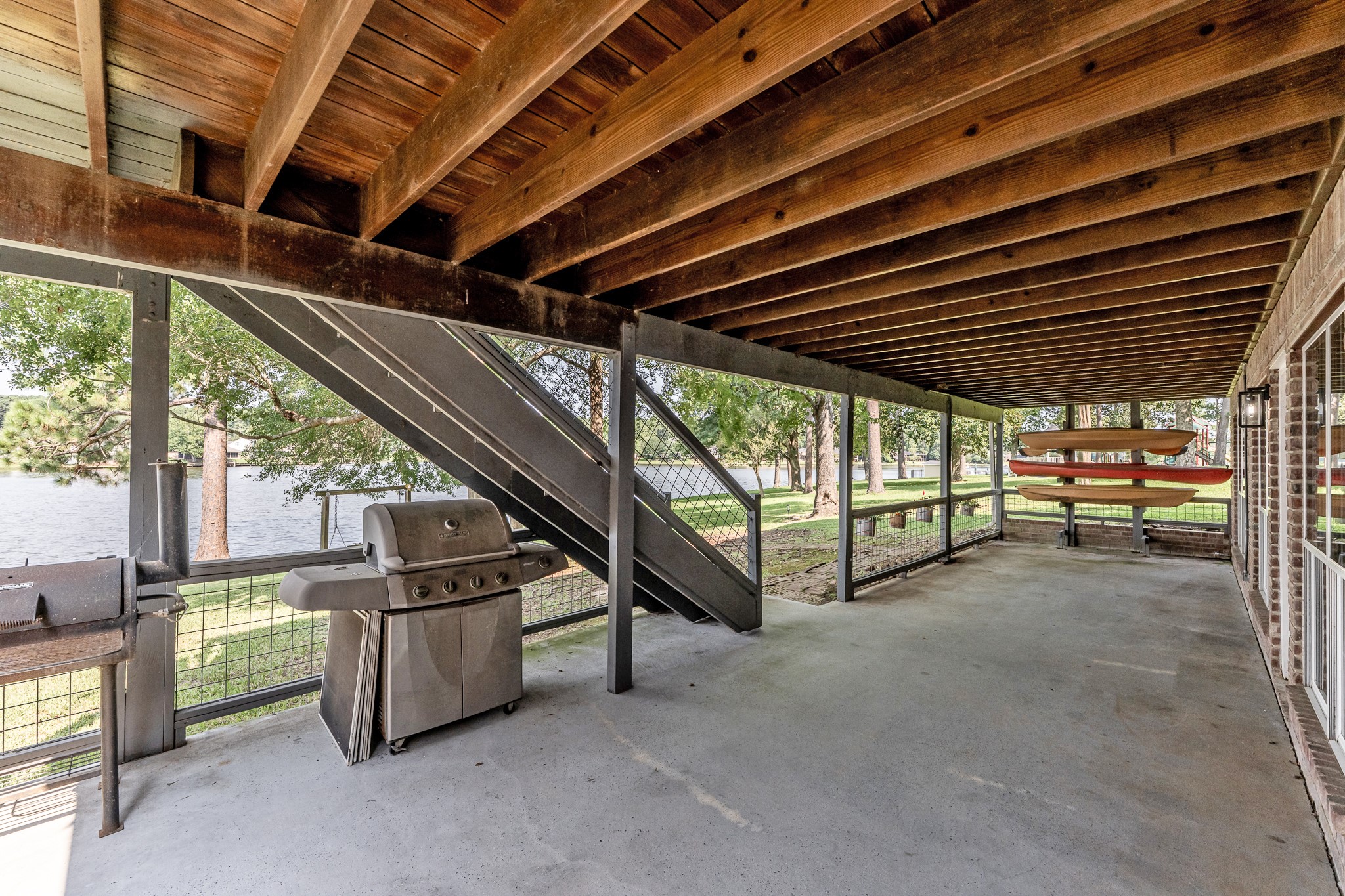 14 Lakeview Manor Huntsville, TX 77340 - Photo 41 of 48 a view of an empty room with a balcony