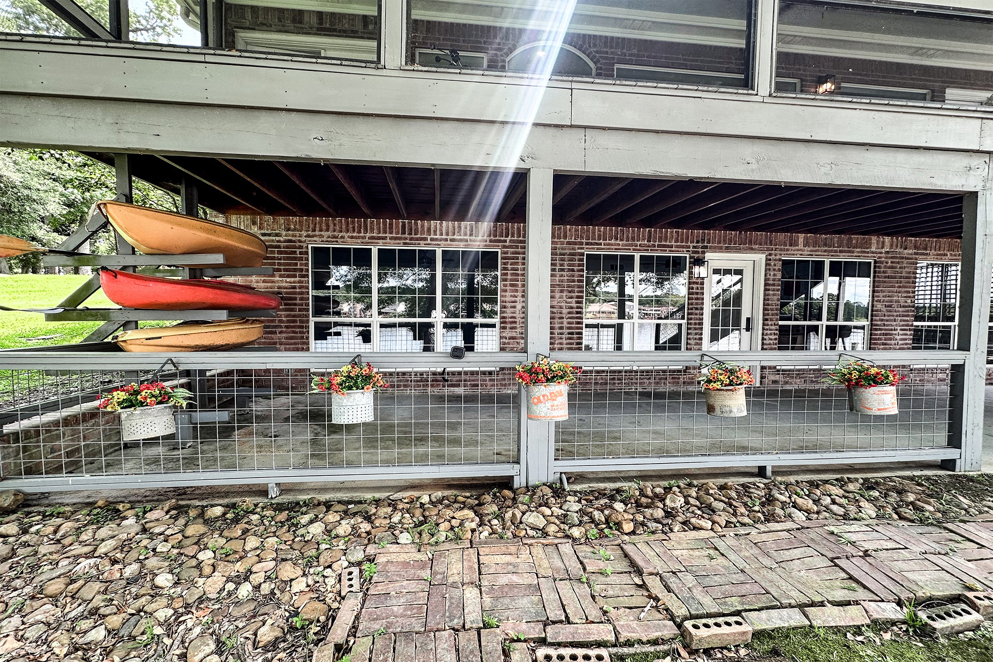14 Lakeview Manor Huntsville, TX 77340 - Photo 42 of 48 a view of a living room with a rug