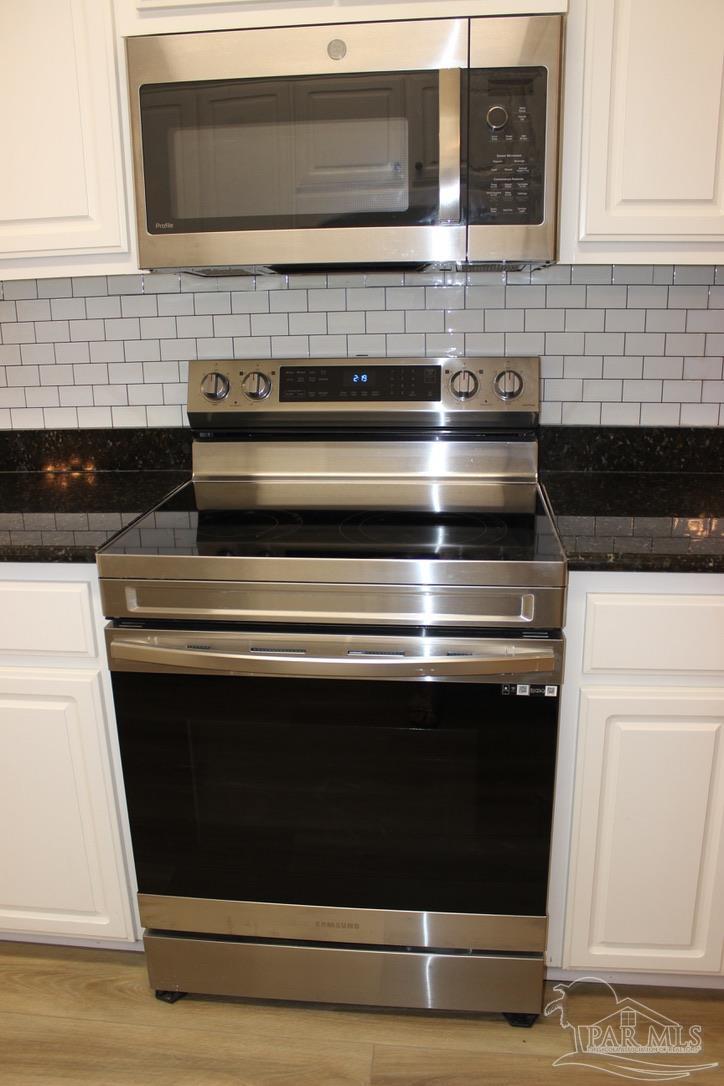 6364 Parakeet Trail Pensacola, FL 32503 - Photo 24 of 72 a stove top oven sitting inside of a kitchen
