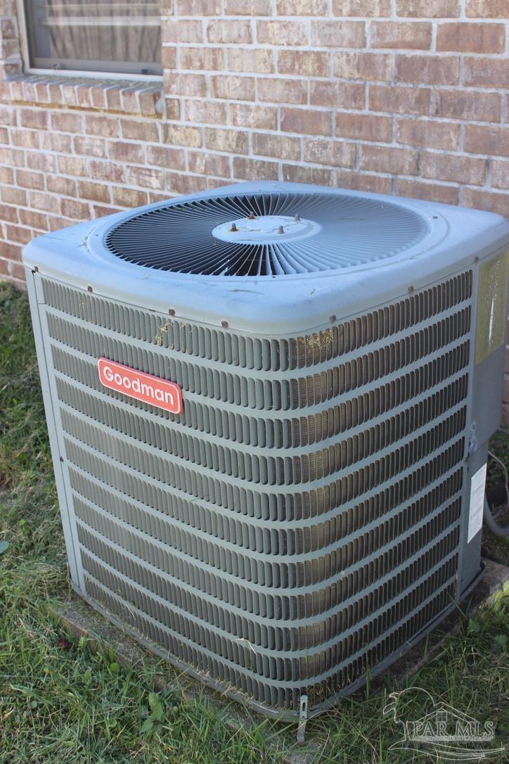 6364 Parakeet Trail Pensacola, FL 32503 - Photo 62 of 72 a bathroom with a sink and a bathtub
