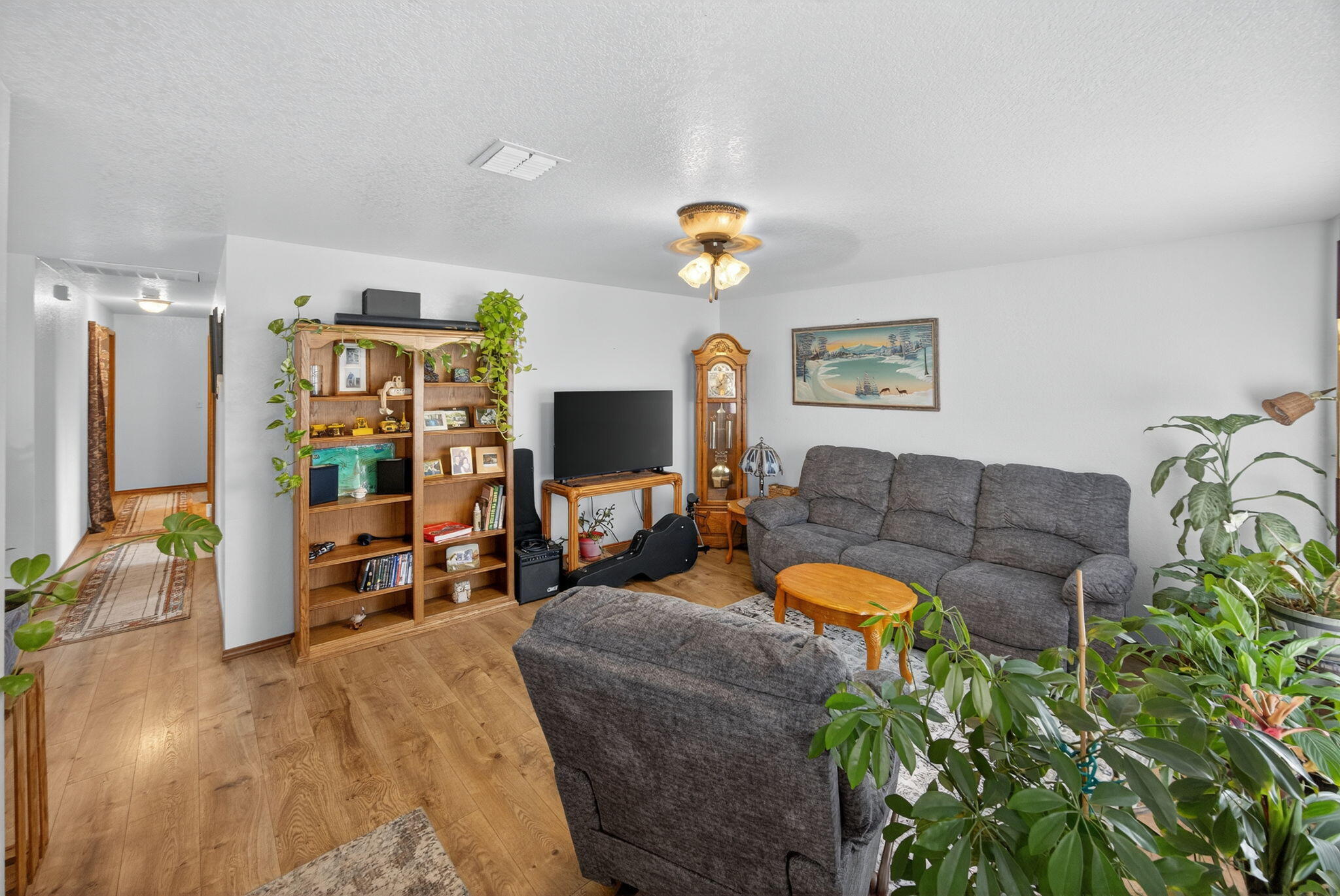 589 Clearview Way Eagle Point, OR 97524 - Photo 5 of 30 589 Clearview Way (5)