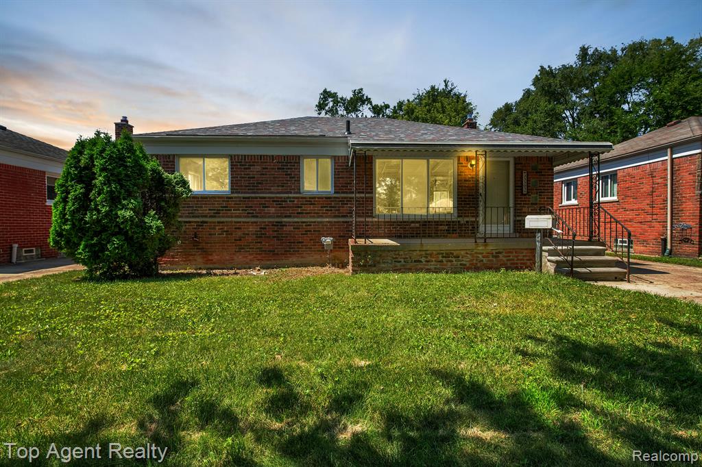 23303 Teppert Avenue Eastpointe, MI 48021 - Photo 1 of 32