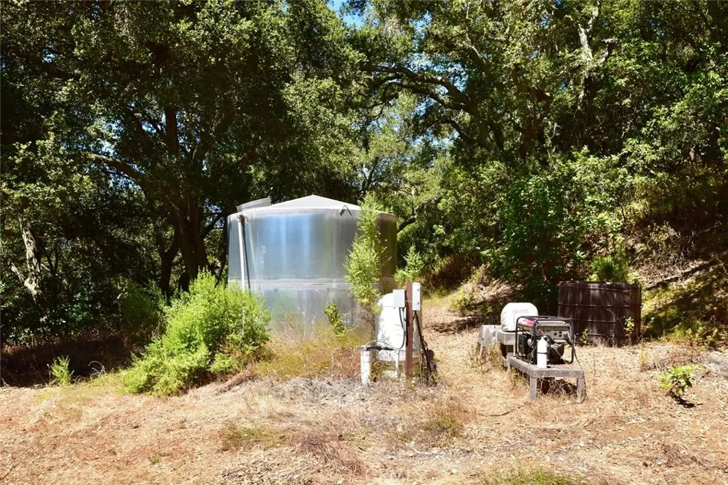 0 Old Creek Road Templeton, CA 93465 - Photo 21 of 26 a backyard of a house with table and chairs