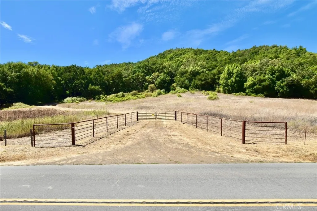 0 Old Creek Road Templeton, CA 93465 - Photo 4 of 26 a view of a terrace
